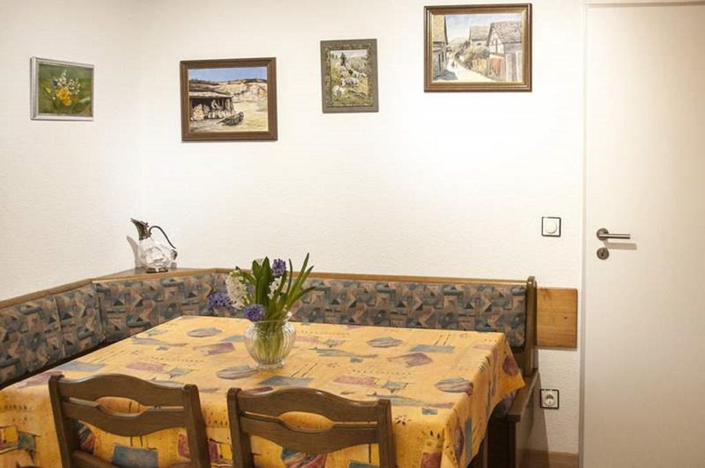 Haus "Am Muehlheimer Berg" Mornsheim Екстер'єр фото